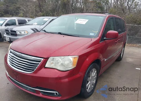 2015 Chrysler Town & Country Touring z USA, uszkodzony, nr VIN 2C4RC1BG9FR534384
